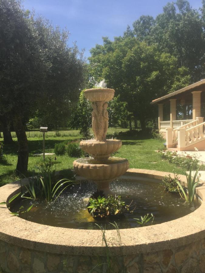 B&B Gite D'Ayran Saint-Quentin-la-Poterie Esterno foto